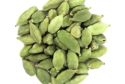 green-cardamom-seeds-cardamom-isolated-white-background-dry-cardamom_444343-131